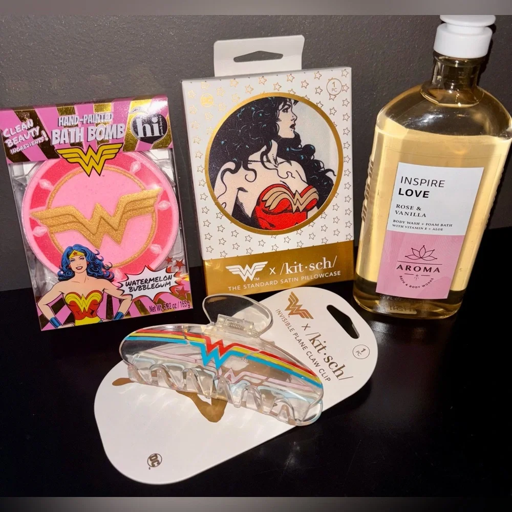 WONDER WOMAN BATH & BEAUTY SET - Picture 2 of 12